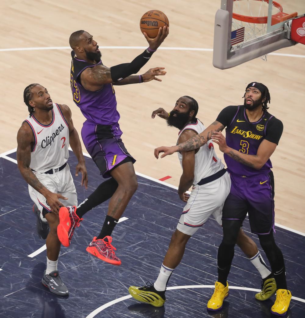 出席并观战 出席并观战