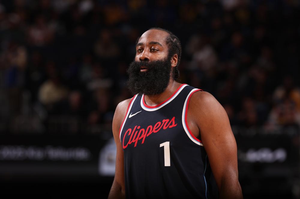 都充满了悬 都充满了悬